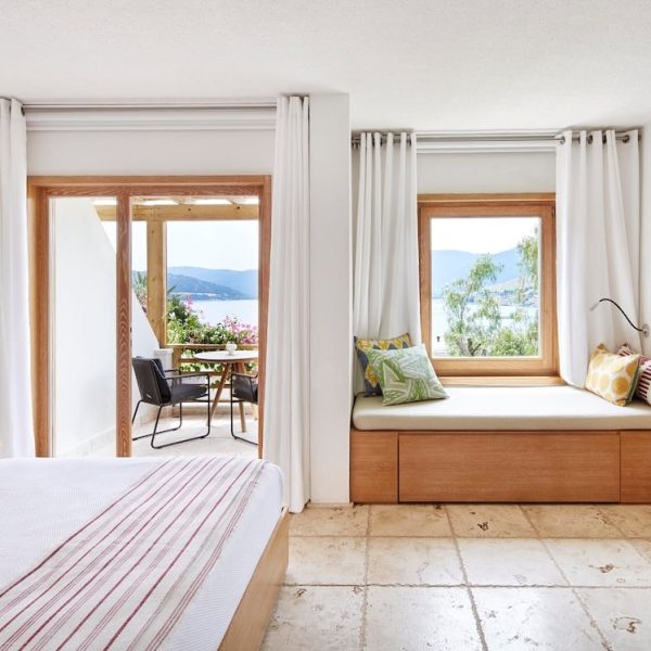 room-lover-deck-sea room-lover-deck-sea